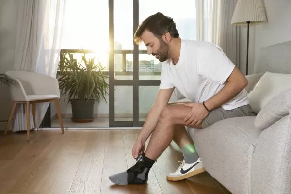 Бандаж на голеностопный сустав на шнуровке Orliman EST-090, черный 